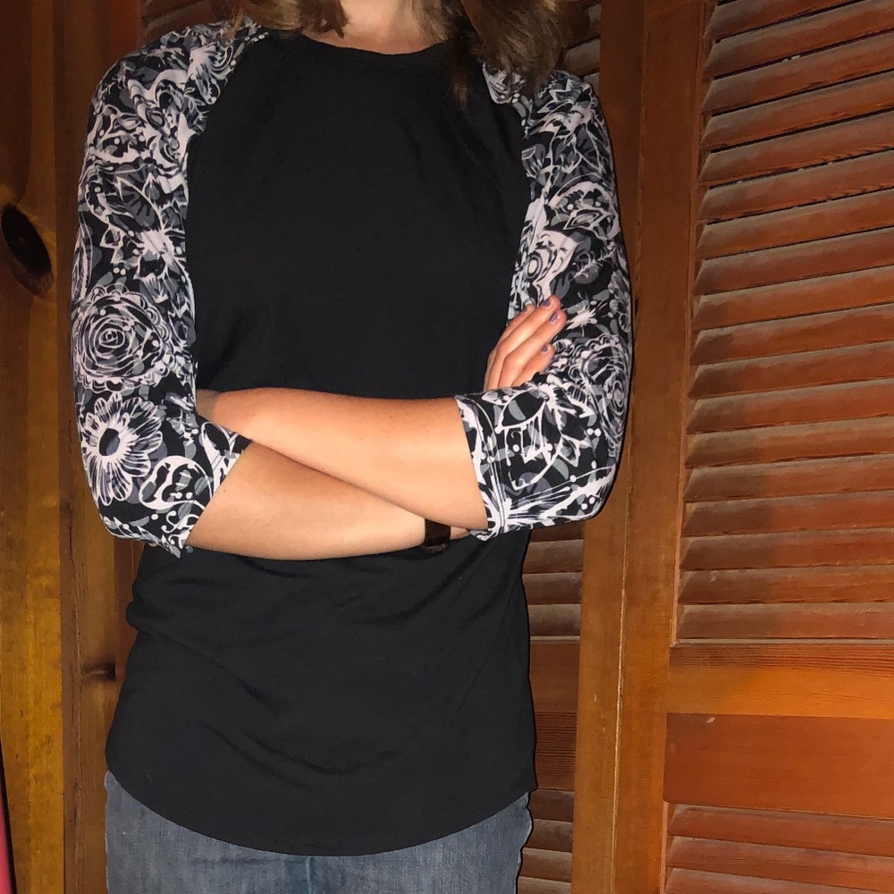 Lula Roe 3 quarter length T-shirt